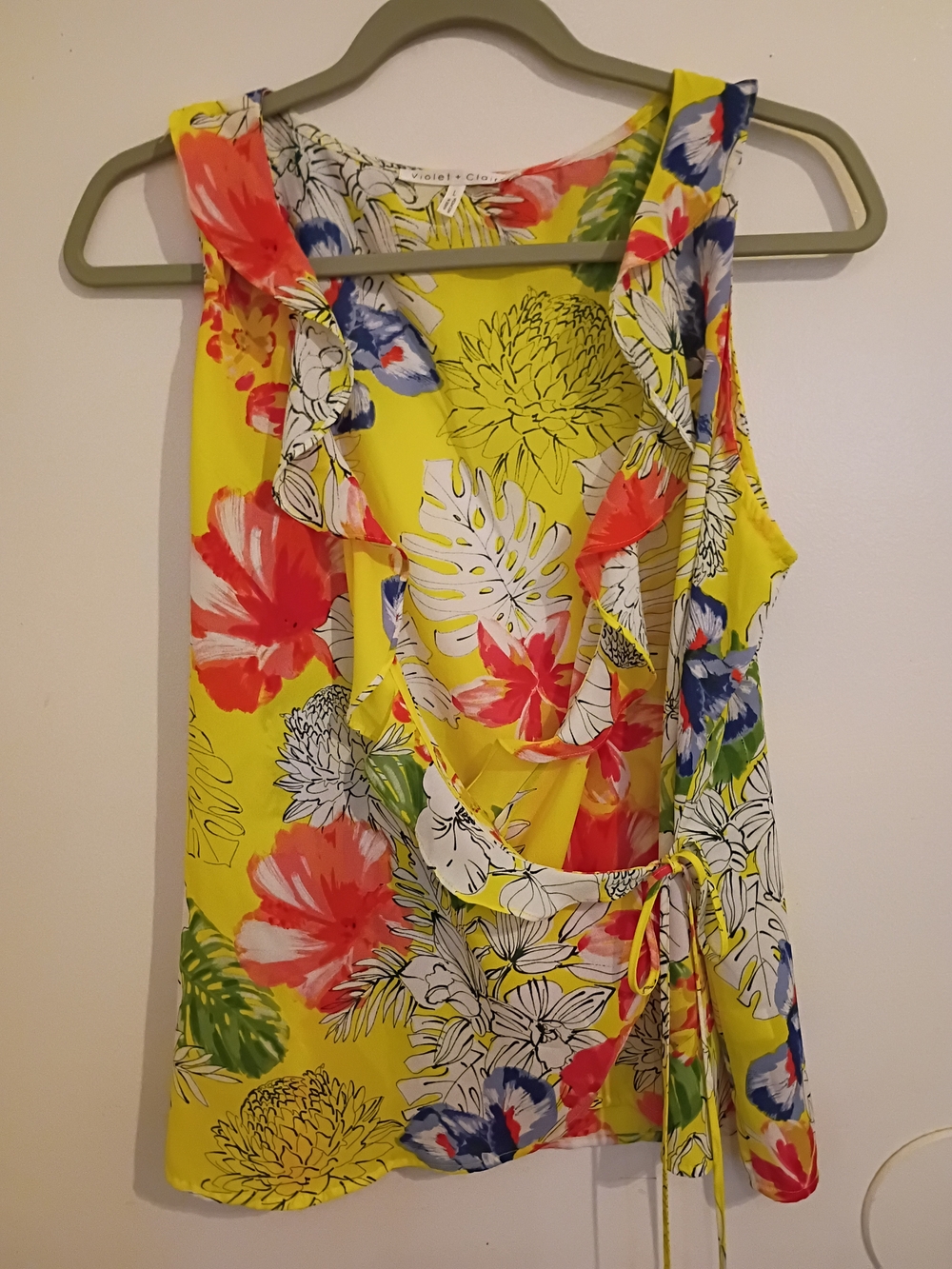 Violet & Claire Women's Yellow Floral Print Wrap Top Sz L
